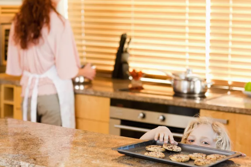 4 Điều Cần Làm Khi Con Bạn Lén Lấy Thức Ăn