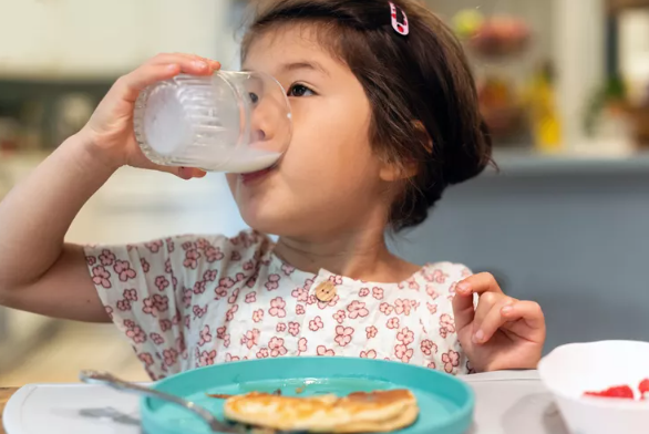 7 Điều Cha Mẹ Cần Biết Về Sữa Thực Vật