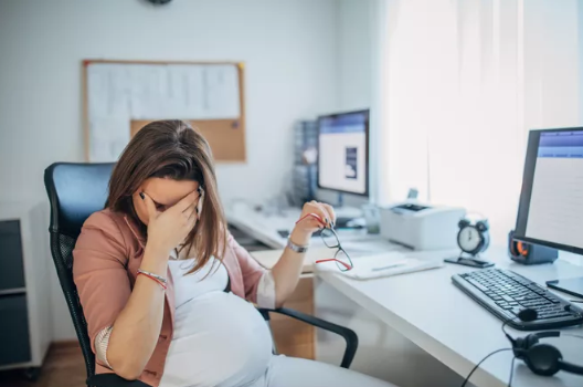 Triệu Chứng Thai Kỳ: Thay Đổi Thị Lực và Mờ Mắt