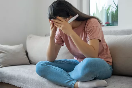 Vì sao bạn nên suy nghĩ lại về trò đùa mang thai ngày Cá tháng Tư