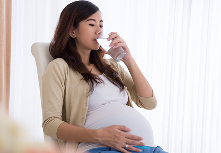 Lượng Nước Phụ Nữ Mang Thai Cần Uống: Hướng Dẫn Đầy Đủ
