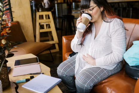 SỬ DỤNG CAFFEINE TRONG THAI KỲ: NHỮNG ĐIỀU CẦN BIẾT